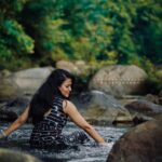 Aparna Das Instagram - Forget the world ✨ . Photo credit: @anwartzp @taazaap_studioz 🥰 Special credits : @kuppiyum_paatayum ❤️ @ashkarlee 💕 #shoot #forest #kerala #nature #love #peace