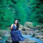 Aparna Das Instagram - The earth has music for those who listen ☘️🌸 . . Photo credit: @anwartzp @taazaap_studioz 🥰 Special credits : @kuppiyum_paatayum ❤️ @ashkarlee 💕 #shoot #forest #kerala #nature #love #peace