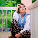 Aparna Das Instagram - Sitting down and thinking how lucky and blessed I am 🤔❤️🤞 Ps. That shawl is sreeja’s from manoharam ! Can you guess which scene I used it ? 😛 Photo credit: @anwartzp @taazaap_studioz 🥰 Special credits : @kuppiyum_paatayum ❤️ @ashkarlee 💕 #shoot