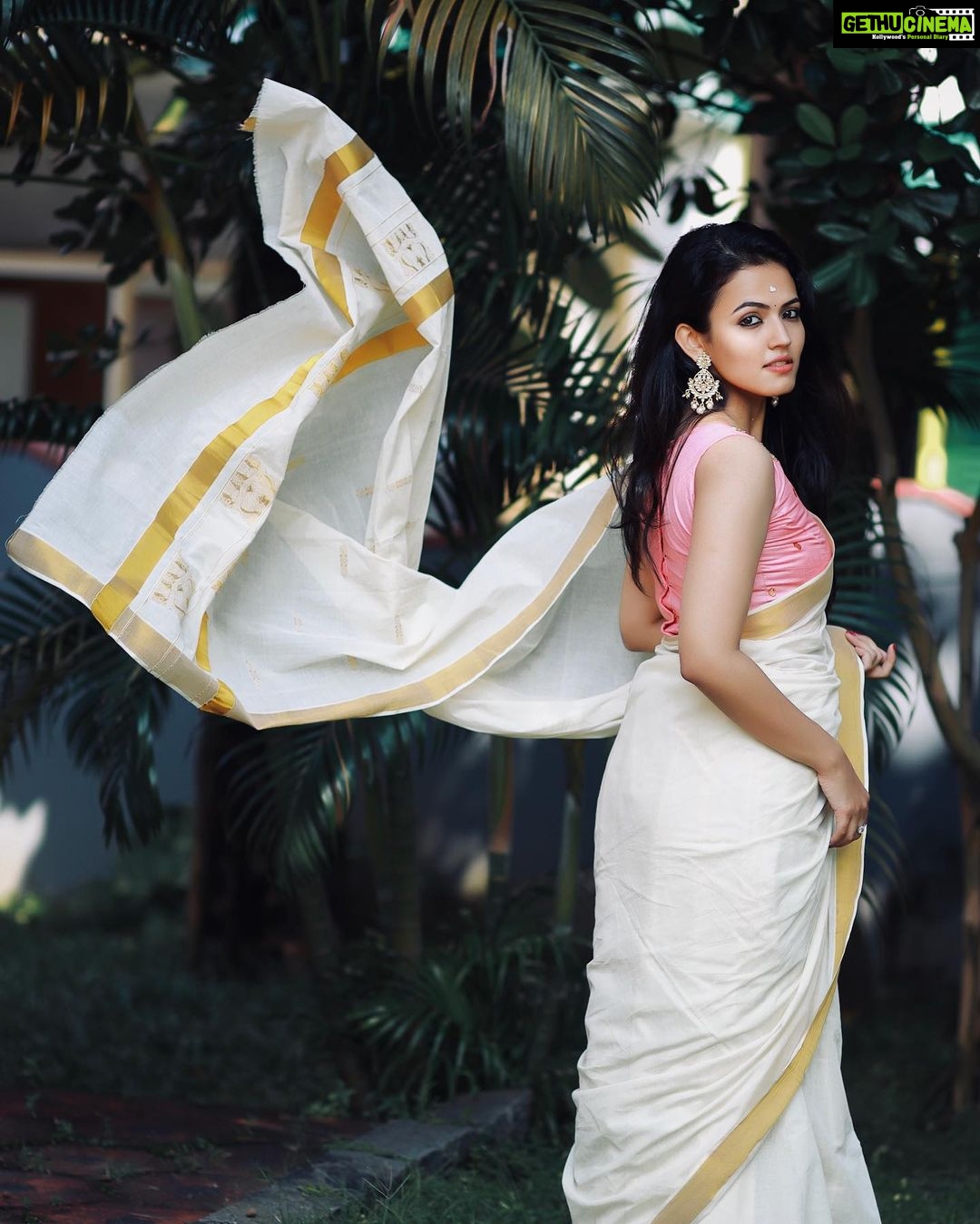 Aparna Das Instagram - Pc : @varun__kishan , @piccart07 ❤️ Styling : @ayshashamna