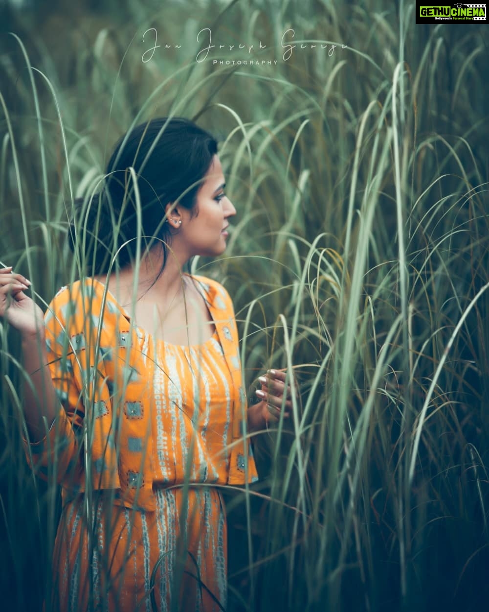 Aparna Das Instagram - Jaaaaaaan magic 😊 Styling : Me Costume : Mine Photography : one and only @janjosephgeorge 💕 #photography #shoot