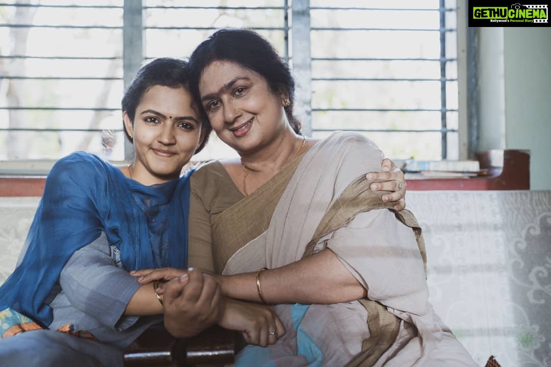 Aparna Das Instagram - Pictures from #Manoharam which I always wanted to post. Memories to cherish forever ❤ #manoharam #behindthescenes #vineethsreenivasan