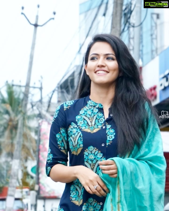Aparna Das Instagram - Thank you for the pic. @manumulanthuruthyphotography @ajinfotokada #manoharampromotions #manoharam #runningsuccessfully ❤