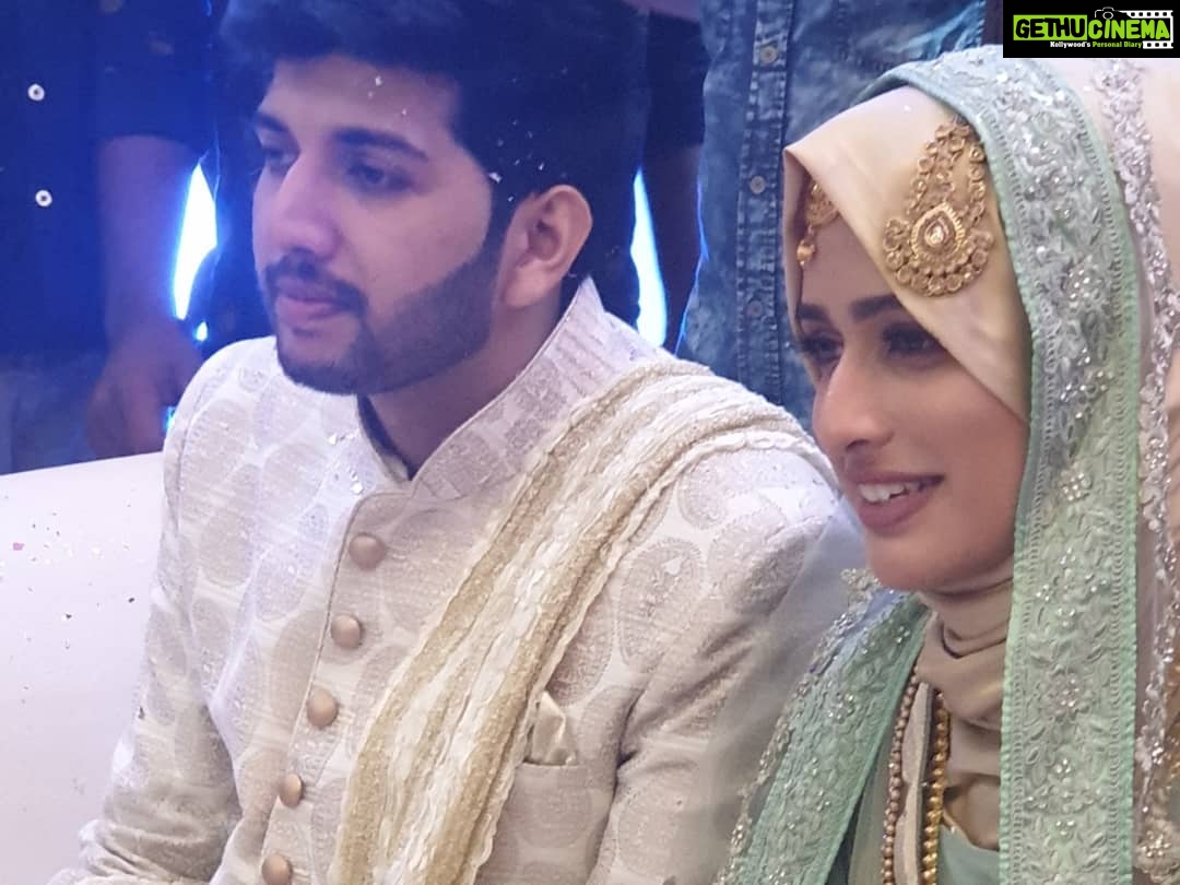 Aparna Das Instagram - And yesss.. 😍😍 My chabu is hitched 😘 When nami got married i knew next was you. Now I am predicting next would be me 😝 lets see 😂 @shabana_abdul_kareem @shalet_ann @namijk @_apurva_raj #godbless #happymarriedlifelove #bestiewedding
