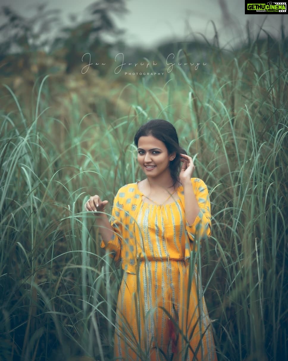 Aparna Das Instagram - Follow me 😉 #lovedit #photography #me #nature #photoshoot #swiperight @janjosephgeorge ❤