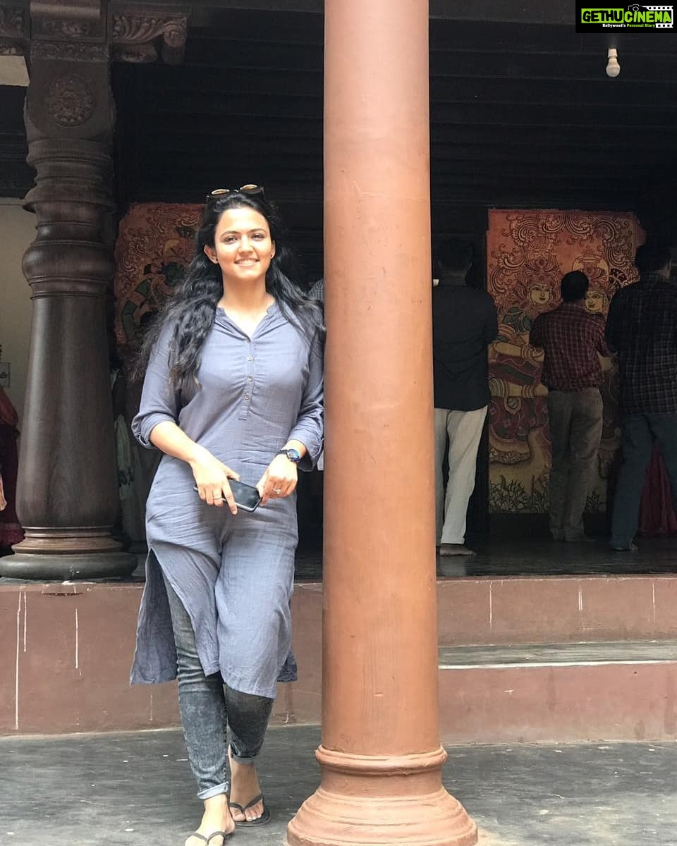 Aparna Das Instagram - Varikkasseri mana 😊 Varikkassery Mana