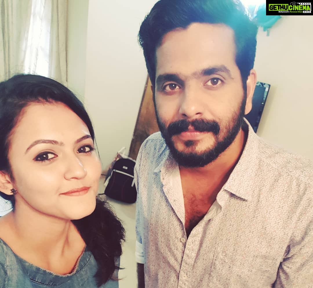 Aparna Das Instagram - Helloooo everyone 😁😁😁 Sooooo... I have done my first baby step to my biggest dream. Soo lucky to be a smalll part of the movie "NJAN PRAKASHAN" releasing this december. My dream come true moment was sharing the screen with the greaaaattttttt "FAHAD FAZIL" and to be a part of "SATHYAN ANTHIKAD MOVIE" 😁 and yessss "S. Kumar sir" 😍😍 everything and everyone about this movie is soo good. ❤❤ . All credit goes to @akhilsathyan 💕. Thanks to everyone who supported me till now with all my small small achievements. Hope this just a small begining. 😊 💃💃💃💃💃💃💃💃💃💃💃 . #njanprakashan#fahadfazil#sathyananthikad#nikhilavimal#sreenivasan#film#malayalammovies#dec_release#happiness#skumar#love
