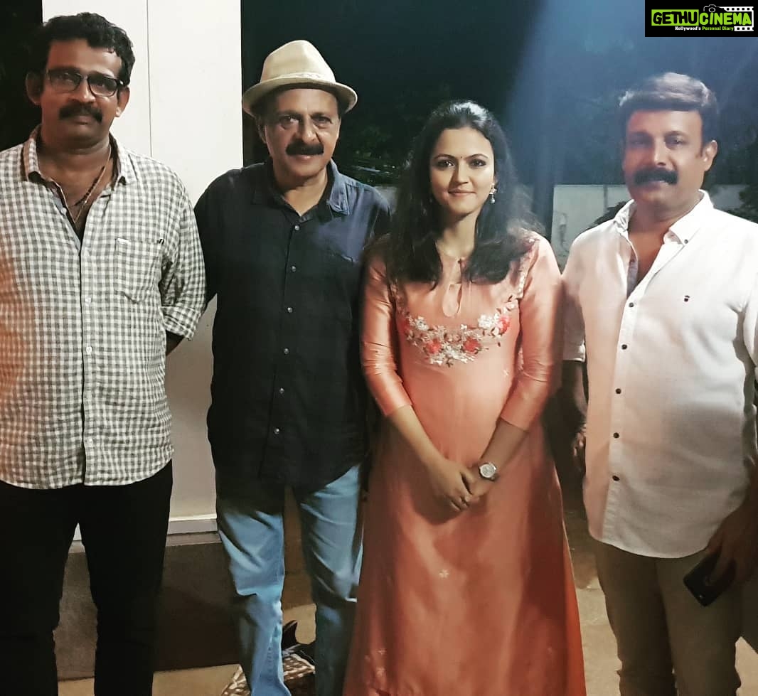 Aparna Das Instagram - Helloooo everyone 😁😁😁 Sooooo... I have done my first baby step to my biggest dream. Soo lucky to be a smalll part of the movie "NJAN PRAKASHAN" releasing this december. My dream come true moment was sharing the screen with the greaaaattttttt "FAHAD FAZIL" and to be a part of "SATHYAN ANTHIKAD MOVIE" 😁 and yessss "S. Kumar sir" 😍😍 everything and everyone about this movie is soo good. ❤❤ . All credit goes to @akhilsathyan 💕. Thanks to everyone who supported me till now with all my small small achievements. Hope this just a small begining. 😊 💃💃💃💃💃💃💃💃💃💃💃 . #njanprakashan#fahadfazil#sathyananthikad#nikhilavimal#sreenivasan#film#malayalammovies#dec_release#happiness#skumar#love