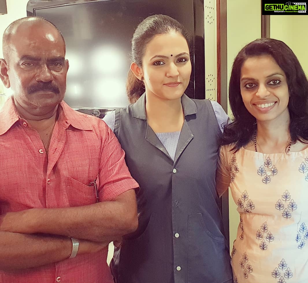 Aparna Das Instagram - Helloooo everyone 😁😁😁 Sooooo... I have done my first baby step to my biggest dream. Soo lucky to be a smalll part of the movie "NJAN PRAKASHAN" releasing this december. My dream come true moment was sharing the screen with the greaaaattttttt "FAHAD FAZIL" and to be a part of "SATHYAN ANTHIKAD MOVIE" 😁 and yessss "S. Kumar sir" 😍😍 everything and everyone about this movie is soo good. ❤❤ . All credit goes to @akhilsathyan 💕. Thanks to everyone who supported me till now with all my small small achievements. Hope this just a small begining. 😊 💃💃💃💃💃💃💃💃💃💃💃 . #njanprakashan#fahadfazil#sathyananthikad#nikhilavimal#sreenivasan#film#malayalammovies#dec_release#happiness#skumar#love