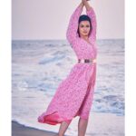 Aparna Das Instagram - Hey there 😉 Photography @rahul_raj_._r Styling @zohibzayi Mua @makeupbyanil Outfit @celebration_by_khalif Special thanks @shijaz_bin_nazar @yaaazyee @ashif_k_a_ #beachphotography #beach #sunset #photoshoot #waves