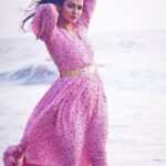 Aparna Das Instagram - Meet me at the beach 🏝 . . Photography @rahul_raj_._r Styling @zohibzayi Mua @makeupbyanil Outfit @celebration_by_khalif Special thanks @shijaz_bin_nazar @yaaazyee @ashif_k_a_ #beachphotography #beach #sunset #photoshoot #waves