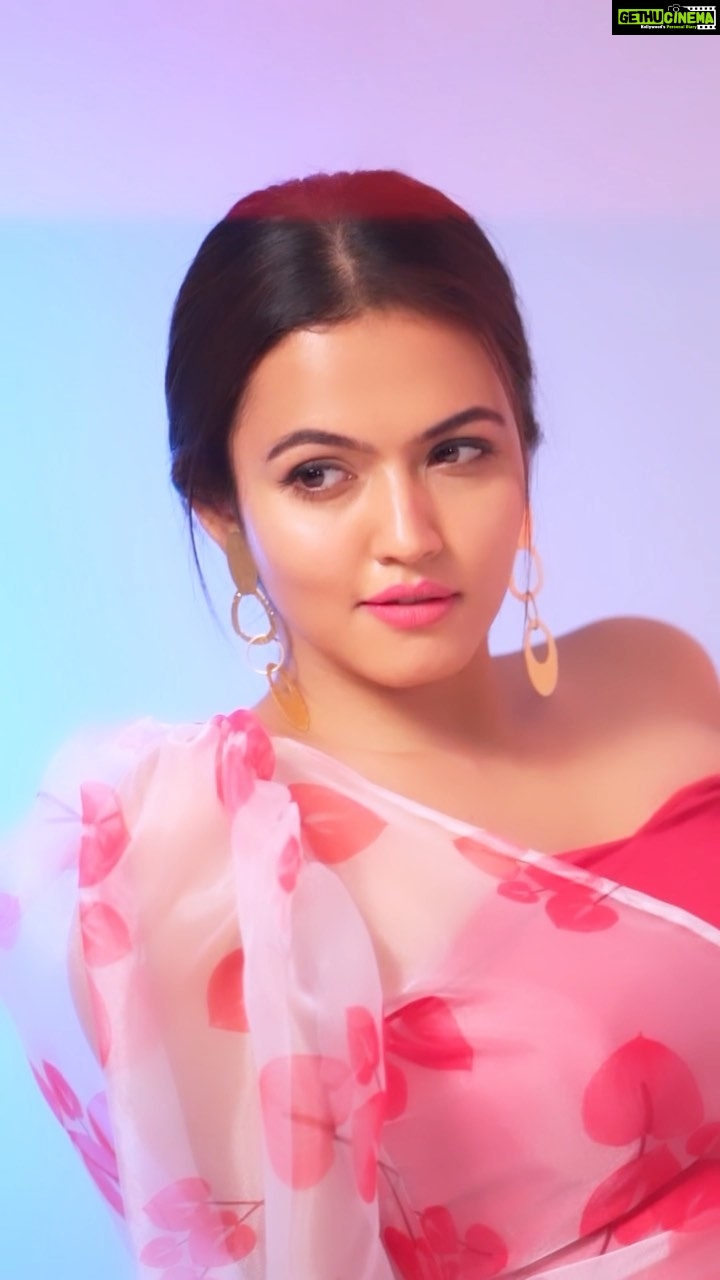 Aparna Das Instagram - Candy crush ππ» . Actress: @aparna.das1 Magazine: @she_india (Tamil) Photography: @stagecraft.photography @nuraphotographyofficial Styled by: @indu_ig MUA: @abhirami_mua Visuals & cuts: @storiesbypreetham Outfit: @beufashions Hairstylist: @vyshalisundaram_hairstylist Earring: @adorebypriyanka Footwear: @taaramitraofficial