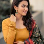 Aparna Das Instagram - 🌻🌻🌻🌻🌻🌻 . She @aparna.das1 Styled by @indu_ig Photography @haran_official_ Mua @abhirami_mua Hairstylist @mani_stylist_ Outfit @niram.studio Jewelry @nira_jewellery