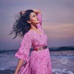 Aparna Das Instagram - Meet me at the beach 🏝 . . Photography @rahul_raj_._r Styling @zohibzayi Mua @makeupbyanil Outfit @celebration_by_khalif Special thanks @shijaz_bin_nazar @yaaazyee @ashif_k_a_ #beachphotography #beach #sunset #photoshoot #waves