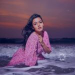 Aparna Das Instagram - Meet me at the beach 🏝 . . Photography @rahul_raj_._r Styling @zohibzayi Mua @makeupbyanil Outfit @celebration_by_khalif Special thanks @shijaz_bin_nazar @yaaazyee @ashif_k_a_ #beachphotography #beach #sunset #photoshoot #waves