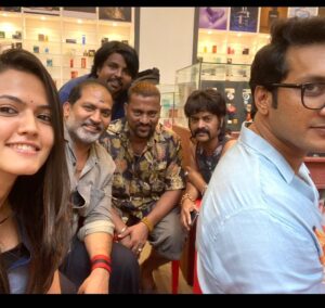 Aparna Das Instagram - Some BE’a’ST days of my life ❤️
Thank you @nelsondilipkumar for this great opportunity. You are one of the best directors ever.. :) Happy that I met all these people in my life. Will treasure these moments close to my heart.. 

#BEAST