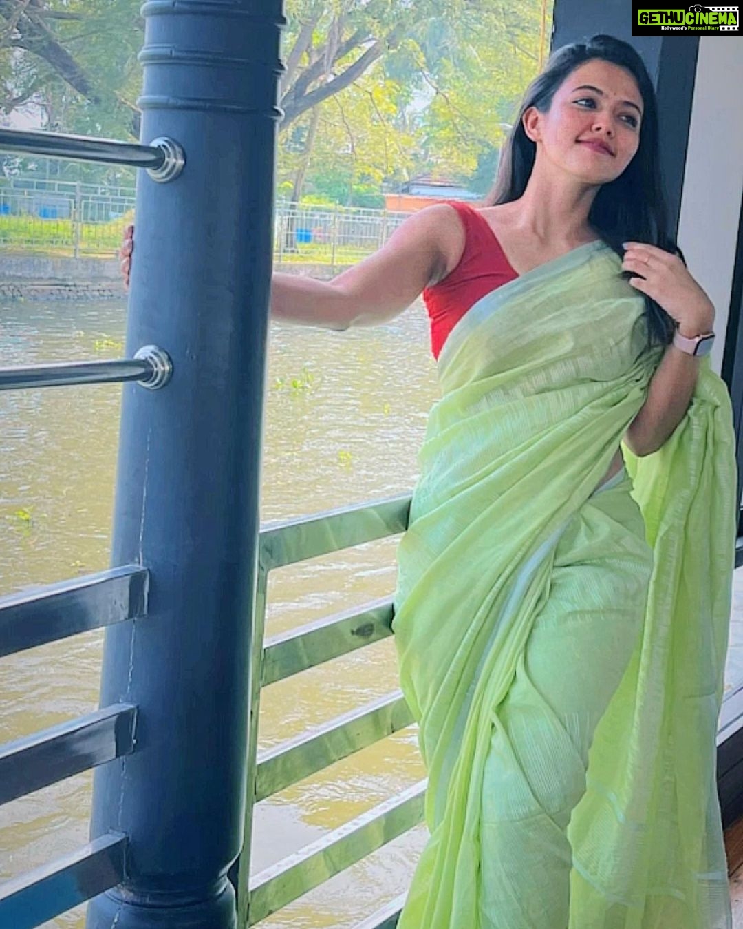 Aparna Das Instagram - An iridescent vision of beauty incorporated with elegance, Seematti the Inside Hunt, is a saga that is weaved with the ebullience of sheer craftsmanship merged with exotic designs. Experience luxury and fashion in the most finest and simplest way! The exuberant and vibrant collection in Seematti has left me in awe!! Don't wait for long, as the festival collection is till Jan 15th only. Avail surprise Xmas gifts from Seematti by taking a screenshot of the code that is added in this post. . . @seemattitextiles . . #insideseematti #seematti
