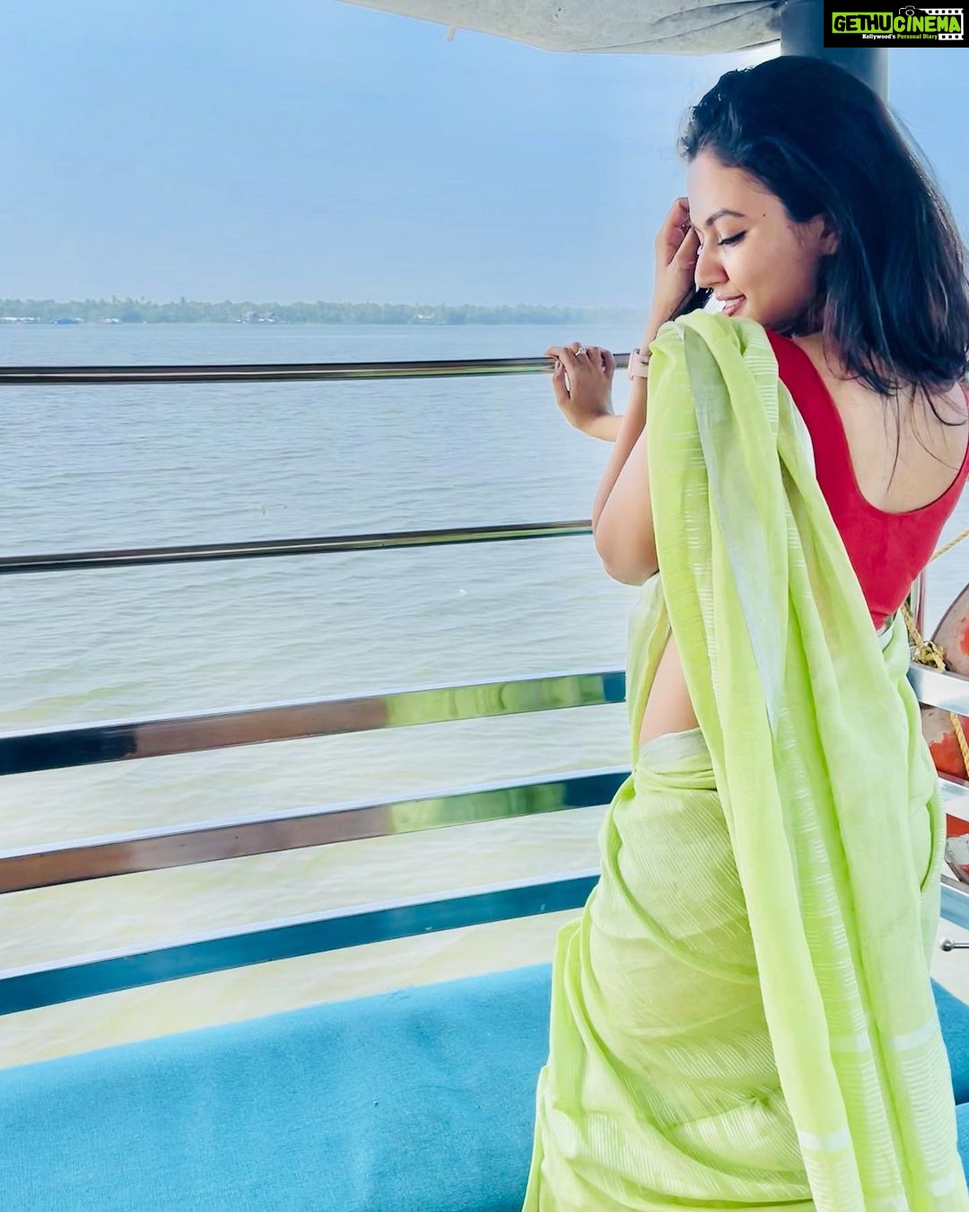Aparna Das Instagram - An iridescent vision of beauty incorporated with elegance, Seematti the Inside Hunt, is a saga that is weaved with the ebullience of sheer craftsmanship merged with exotic designs. Experience luxury and fashion in the most finest and simplest way! The exuberant and vibrant collection in Seematti has left me in awe!! Don't wait for long, as the festival collection is till Jan 15th only. Avail surprise Xmas gifts from Seematti by taking a screenshot of the code that is added in this post. . . @seemattitextiles . . #insideseematti #seematti
