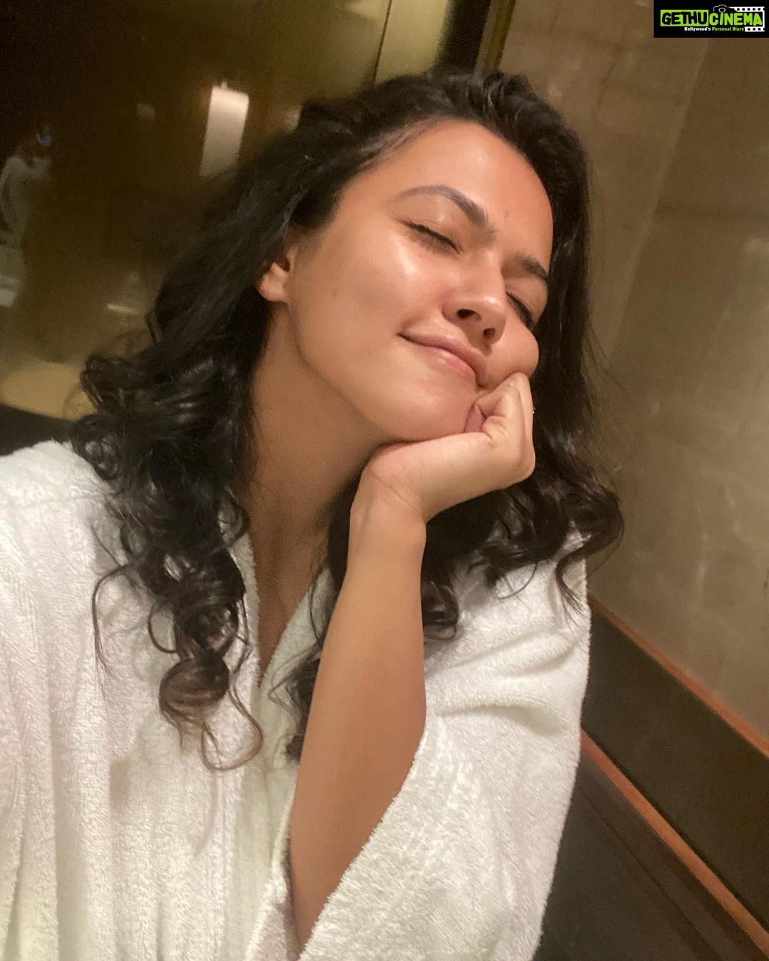 Aparna Das Instagram - Goood Morning lovers ❤️ Crown Plaza