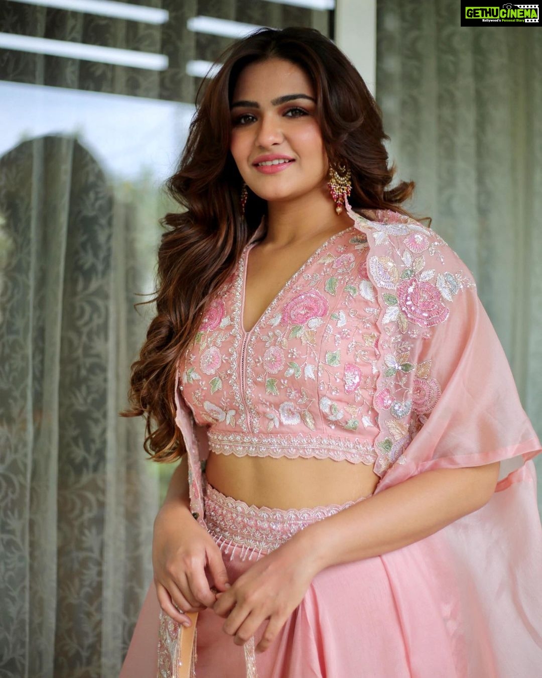Arthi Venkatesh Instagram - Always looking on the pink side of life 💓