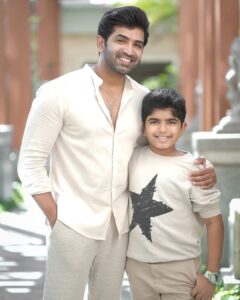 Arun Vijay Instagram - அனைவருக்கும் என் இனிய தமிழ் புத்தாண்டு நல்வாழ்த்துக்கள்!!❤ இவ்வருடம் இன்பமும் மகிழ்ச்சியும் நிறைந்த வருடமாக அமையட்டும்..🙏🏽 #happytamilnewyear This thamizh new year is a very special year for me and my lil one #ArnavVijay... Need all ur blessings, wishes & love for him.. I am sure he will be touching your hearts with his debut in #OhMyDog.. Thanks to God and everyone who made this happen!! Ever humbled..🙏🏽🙏🏽❤