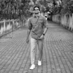 Ashok Selvan Instagram - As I sat and watched #Manmathaleelai in the theater, I realized for the nth time that nothing gives me a bigger HIGH than you guys cheering, laughing and right royally enjoying yourselves. I loved each minute of this feeling and I’m never going to take it for granted. A big Thank you to my audience for this a super hit and backing my film choices, letting me explore unique scripts and encouraging me to punch higher. I completely trust my audience who gives me the confidence to present a new Me on screen each time. We’ve got more interesting films coming up this year and I’m so excited for you guys to watch it. ❤️❤️ On a lighter note- Gentlemen, The stunts (ahem) in the film were performed by trained professionals, don’t try this at home 😆 Cheers and Much Love. 📸 - @deran_photography