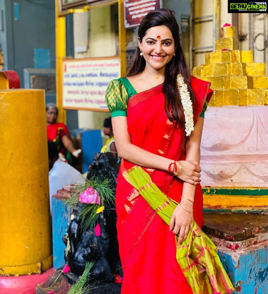 Athulya Ravi Instagram - *இனிய தமிழ் புத்தாண்டு நல்வாழ்த்துக்கள்*🪔 தமிழ் வருட பிறப்பில் இலட்சியம், ஆசைகள், கனவுகள், நல்ல உடல்நலம், மகிழ்ச்சியுடன் நினைத்தது அனைத்தும் நிறைவேறி சீரும் சிறப்புமாக அமைந்திட உங்களுக்கும் உங்கள் குடும்பத்தாருக்கும் நண்பர்களுக்கும் என் மனம் நிறைந்த வாழ்த்துக்கள்.... " நல்லதே நடக்கும்" !! #happytamilnewyear
