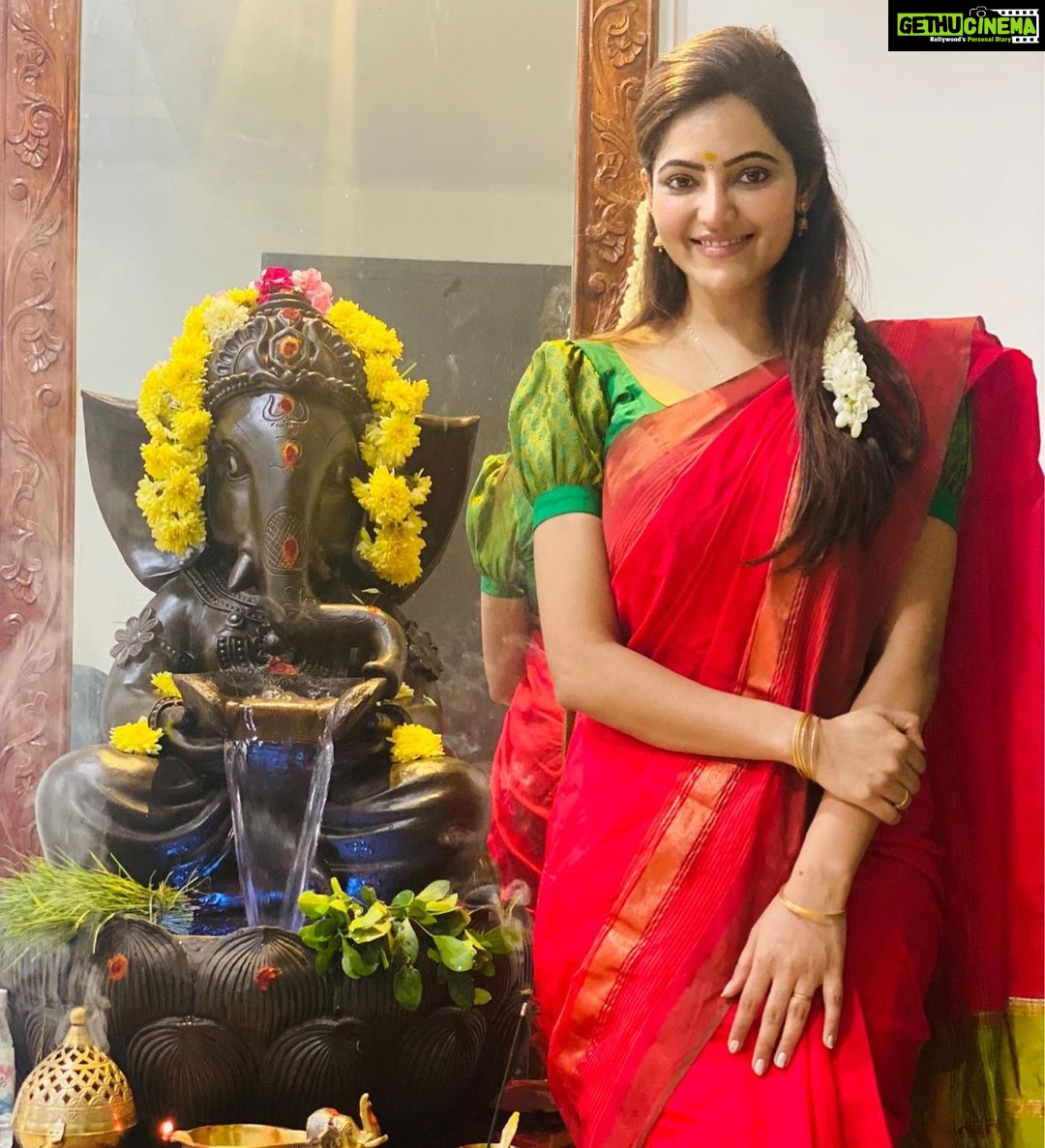 Athulya Ravi Instagram - *இனிய தமிழ் புத்தாண்டு நல்வாழ்த்துக்கள்*🪔 தமிழ் வருட பிறப்பில் இலட்சியம், ஆசைகள், கனவுகள், நல்ல உடல்நலம், மகிழ்ச்சியுடன் நினைத்தது அனைத்தும் நிறைவேறி சீரும் சிறப்புமாக அமைந்திட உங்களுக்கும் உங்கள் குடும்பத்தாருக்கும் நண்பர்களுக்கும் என் மனம் நிறைந்த வாழ்த்துக்கள்.... " நல்லதே நடக்கும்" !! #happytamilnewyear