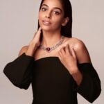 Banita Sandhu Instagram – Magnificent Monday! Incredibly honoured to launch the @Bulgari Magnifica collection today alongside such extraordinary women wearing the most draw droppingly gorgeous necklaces 🤩 Thank you for having me #Bvlgari @jc.babin ✨ #BvlgariHighJewelry #BvlgariMagnifica 

Photographer: @bypip 
Director: @rodneyrico 
Creative: @mcwhirterstudio 
Stylist: @chercoulter 
Hair: @cwoodhair 
Make-up: @naokoscintu

#AD