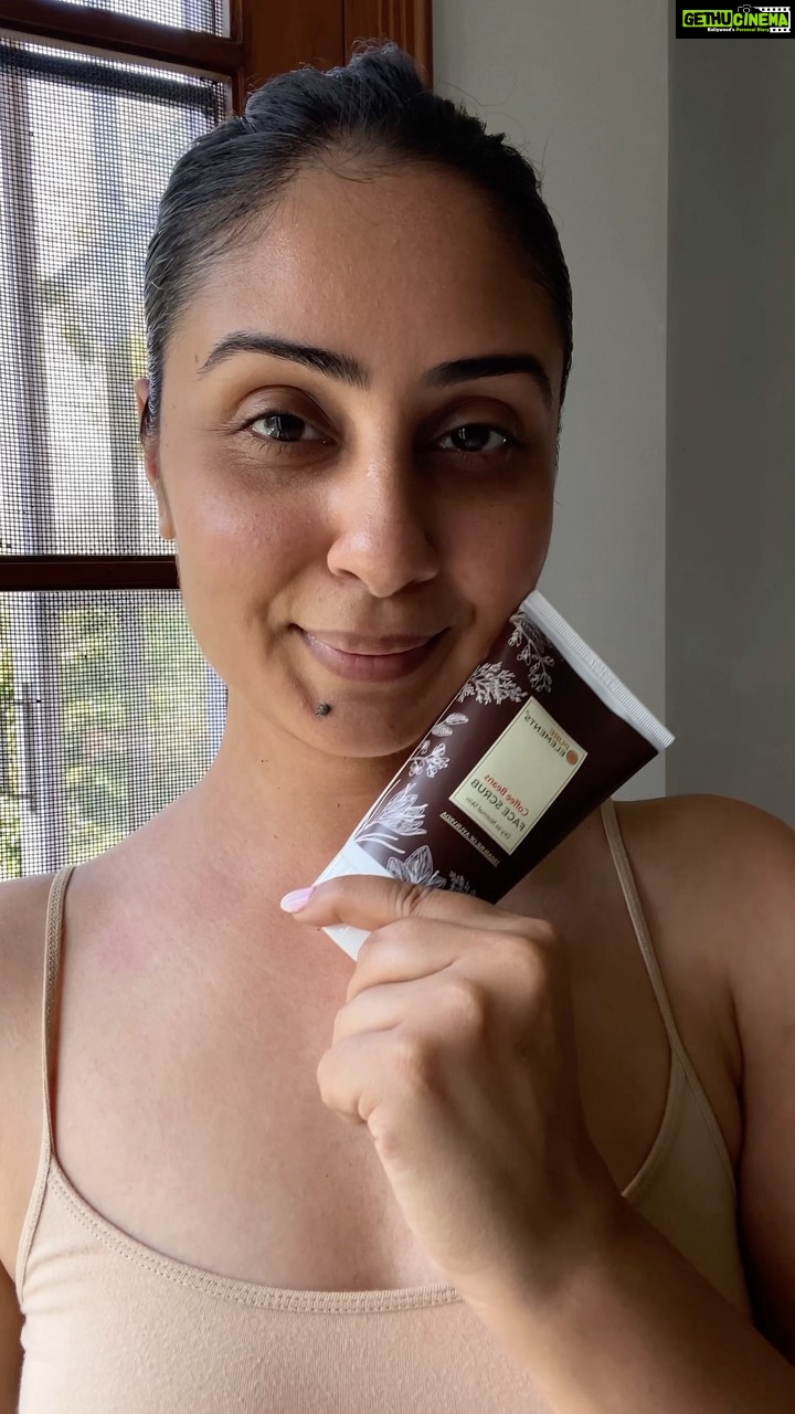 Bhanushree Mehra Instagram - I’m sure you guys are already aware of how great & important scrubbing is for your skin. But using a coffee scrub is all the more special. It’s my favourite kind of exfoliant. I have been using this coffee face scrub by @pureelementsindia and I honestly love it. It’s one of the most effective facial scrubs you will ever use. The abrasives are gentle and doesn’t cause any tearing on the skin. It’s helps skin appear firmer while also reducing signs of pre mature ageing, leaving skin smooth & refreshed. . . . . . #ad #pureelements #coffeescrub #faceexfoliator #allpure #brightenskin #bhanushreemehra