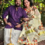 Chandra Lakshman Instagram – Late Vishu pic..Why? Coz I have been shooting at a location with zero network..So better late than never, i thought..🤍Also HAPPY EASTER!! Stay blessed 💝🌟
@tosh.christy ‘s Vishu gift  is that pretty saree i’m draped in.. Dankuuu #achaya 
PC: @anzarkhandirector

#moongirl #vishu #easter #reelandreal #swanthamsujata #suryatv #shootmode #sareesofinstagram #sareelove #picoftheday #sareeinfluencer Kochi, India