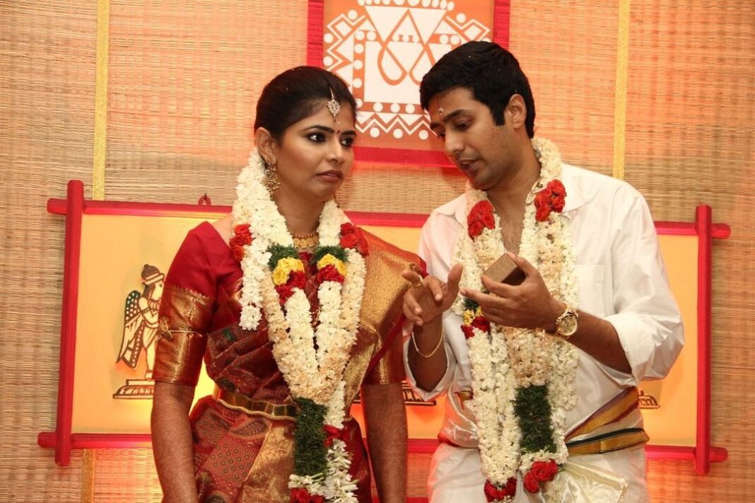 Chinmayi Instagram - This was at our engagement 😂 This is the MOST me expression. KoNashtaing. Whichever way I wanted. My mother deigned to share photos from my engagement only now after all these years 😂 Sadly I have no video from my wedding though. Its gone for good. Poor Rahul wonder how he tolerates me 🥲🤣😉