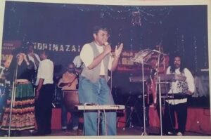 D. Imman Instagram - A Nostalgic pic!
During my school times! 
Where artistic performance give that high to any musician! 
Ever grateful!
(Late Music Director Aadithyan on the right)
PC:- Mr.Bosco (Andimazhai Orchestra)
Praise God!