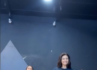 Daisy Shah Instagram - Post rehearsal shenanigans 🤌🏼 . . . DC:- @sagar_bora #reelitfeelit