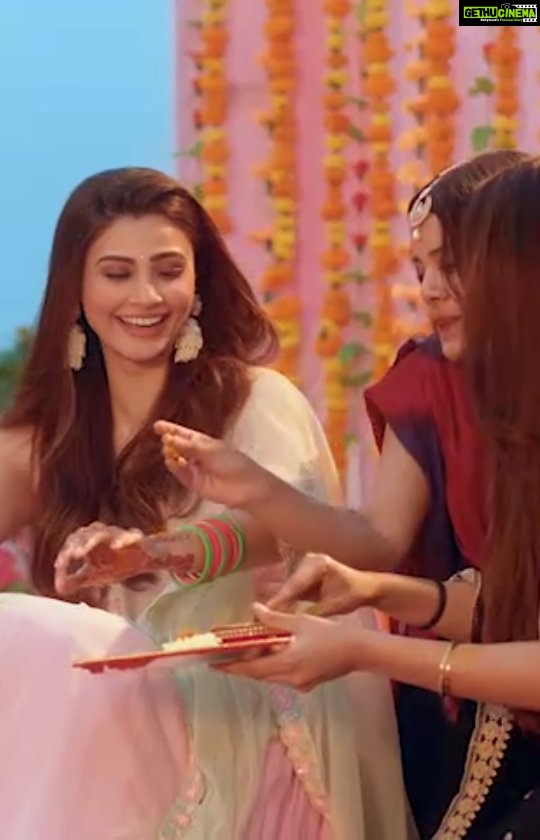 Daisy Shah Instagram - Here it is... #Kafan ❤