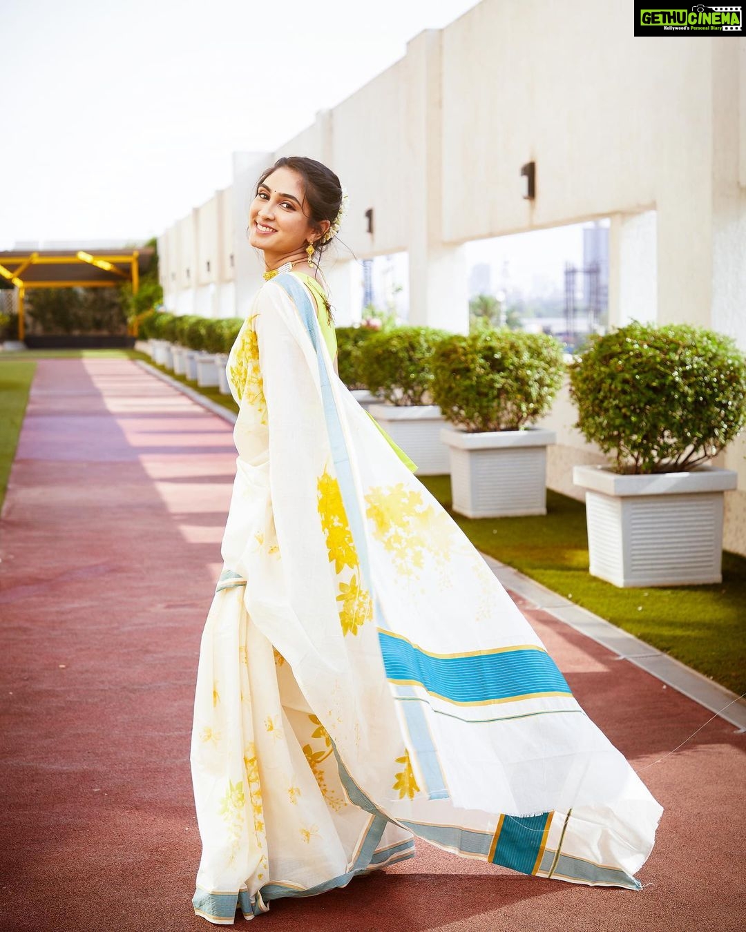 Deepti Sati Instagram - Vishu 🌻✨ Saree : @turmerikofficial Vishu team : @darshan_bhanushali_photography @bhavesh_sanap @fotofilms_production @waghe_sairaj #vishu #instagood