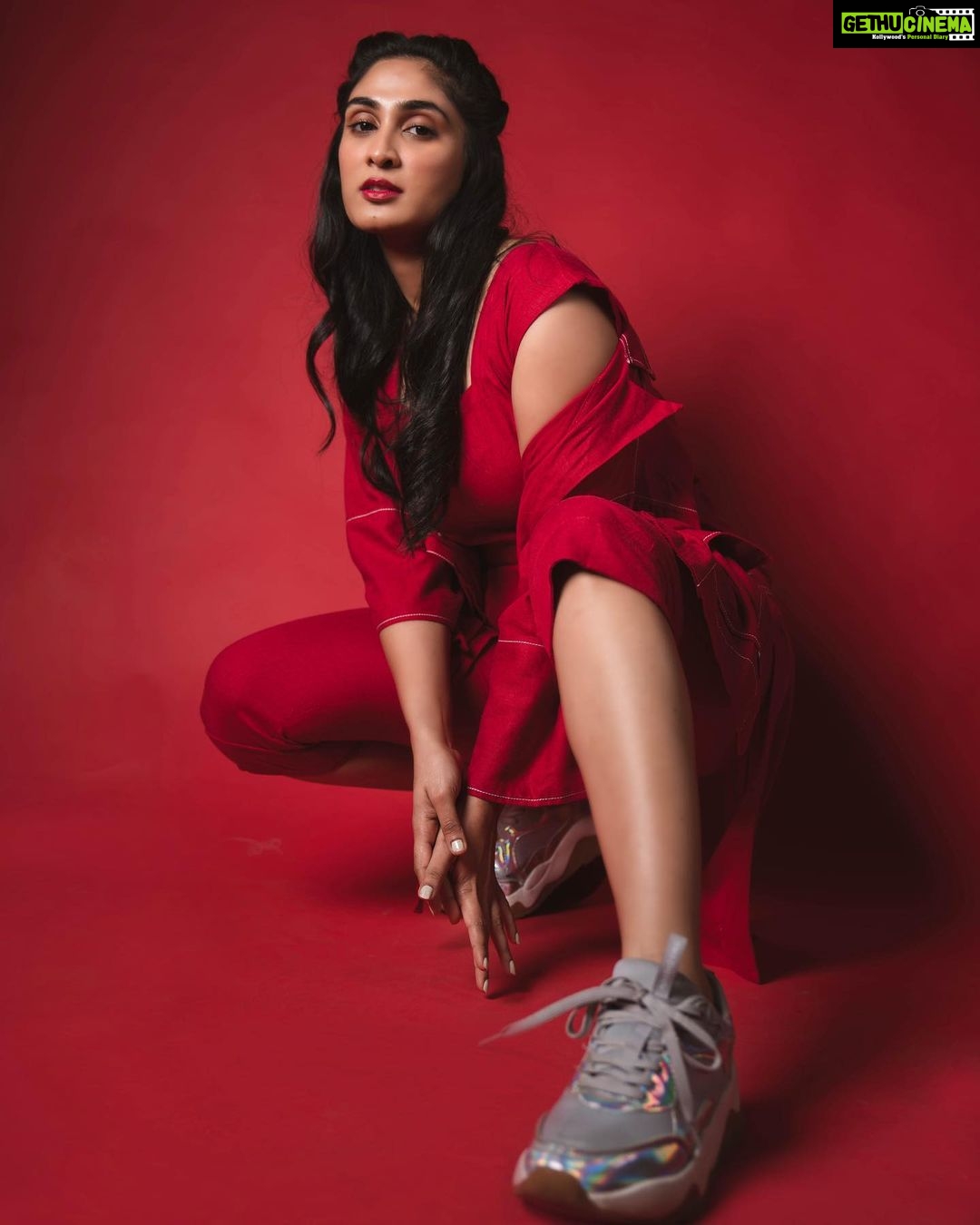 Deepti Sati Instagram - Boom boom 💥 ❤️ Costume : @house_of_vandy Styling : @styyledbyjoe Assisted by : @sanliya_sabu Mua : @zara___makeover Studio : @maxxocreative Picture credits : @pournami_mukesh_photography Photography team : @vishnu__photography___ @rizwanmechoth Special thanks : @huwais.m