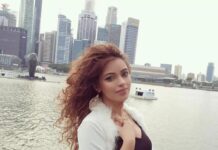 Devshi Khandur Instagram - #devshikhanduri Swipe ⬅️ #beauty #flowers #actor Marina Bay Singapore