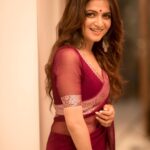Dhivyadharshini Instagram - Whatever you do , do it Gracefully My fav banaras saree from @eternal_weaves Clicked by master craftsman @camerasenthil Make up by iconic @makeupibrahim Hair by SigaiSirpi @hairstylists_vijayraghavan #saree #banarasisaree #ddneelakandan #dhivyadharshini #fashion #chennaifashion #georgettesaree #vijaytelevison #divaofdecade #prideoftelevision Chennai, India
