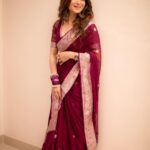 Dhivyadharshini Instagram - Whatever you do , do it Gracefully My fav banaras saree from @eternal_weaves Clicked by master craftsman @camerasenthil Make up by iconic @makeupibrahim Hair by SigaiSirpi @hairstylists_vijayraghavan #saree #banarasisaree #ddneelakandan #dhivyadharshini #fashion #chennaifashion #georgettesaree #vijaytelevison #divaofdecade #prideoftelevision Chennai, India