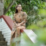 Dia Mirza Instagram - The wild always makes me smile 💚🐯🐘🌳 we chose this beautiful handcrafted creation to wear for our meeting of CEO’s for this years @wildlifetrustofindia #ClubNature. Thank you @ekastories.store for this outfit. Styled by @theiatekchandaney Assisted by @jia.chauhan Photo’s by @tony_samoth Location @spicevillage_cghearth #SustainableFashion #SlowFashion #SDGs #GlobalGoals #MadeInIndia Periyar, Thekkady