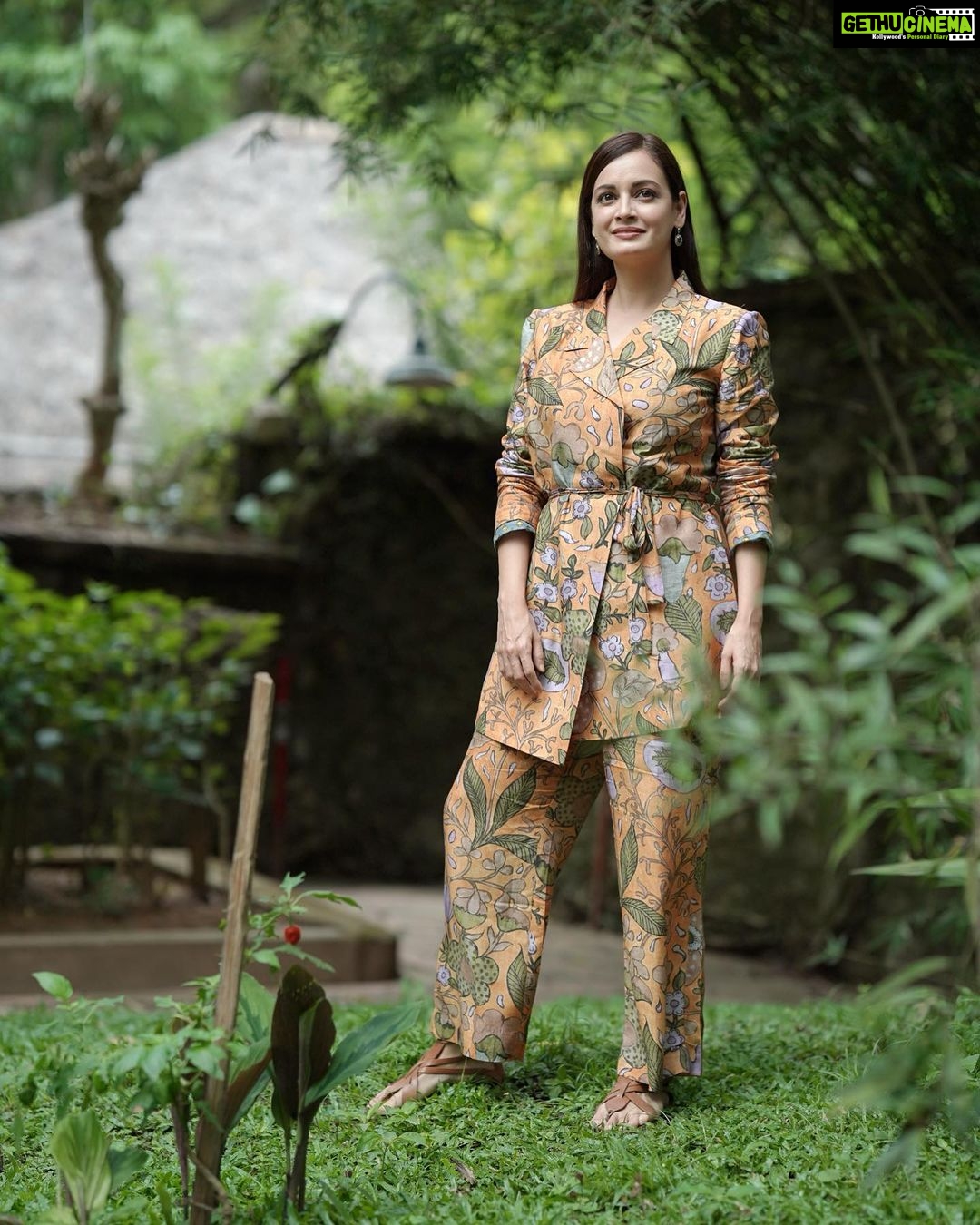 Dia Mirza Instagram - The wild always makes me smile 💚🐯🐘🌳 we chose this beautiful handcrafted creation to wear for our meeting of CEO’s for this years @wildlifetrustofindia #ClubNature. Thank you @ekastories.store for this outfit. Styled by @theiatekchandaney Assisted by @jia.chauhan Photo’s by @tony_samoth Location @spicevillage_cghearth #SustainableFashion #SlowFashion #SDGs #GlobalGoals #MadeInIndia Periyar, Thekkady
