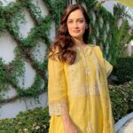Dia Mirza Instagram - ☀️🌻💛 #MammaAtWork #OOTD #MadeInIndia #SlowFashion Outfit -@misribymeghnanayyar Earrings-@aulerthofficial @tribebyamrapali MUH @shraddhamishra8 Styled by @theiatekchandaney Assisted by @jia.chauhan Managed by @shruti8711 @exceedentertainment Vadodara, Gujarat, India