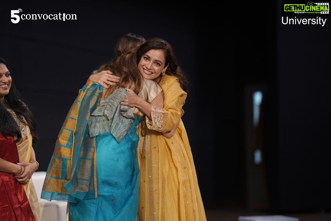Dia Mirza Instagram - It only takes one โDiaโ to light up an entire room!๐๐ธ Sharing with you a few glimpses from our recently organized PU Talks edition with the guest speaker, Ms. Dia Mirza. From being a phenomenal actress to an active advocate for the environment as well as human rights, Ms. Dia Mirza has done it all with great poise. The PU Talks session consisted of an interactive Q & A segment where our students had the opportunity to discuss important issues and their solutions with the guest. A few students even came up with handmade gifts, art, and self-written poems for her. She then ended the session with an appeal to the youth about being more aware of the importance of environmental conservation. It was filled with love, laughter, learning, and some tears of joy with the big-hearted diva, Dia!โค #diamirza #5thPUConvocation #paruluniversity #PUTalks Vadodara, Gujarat, India