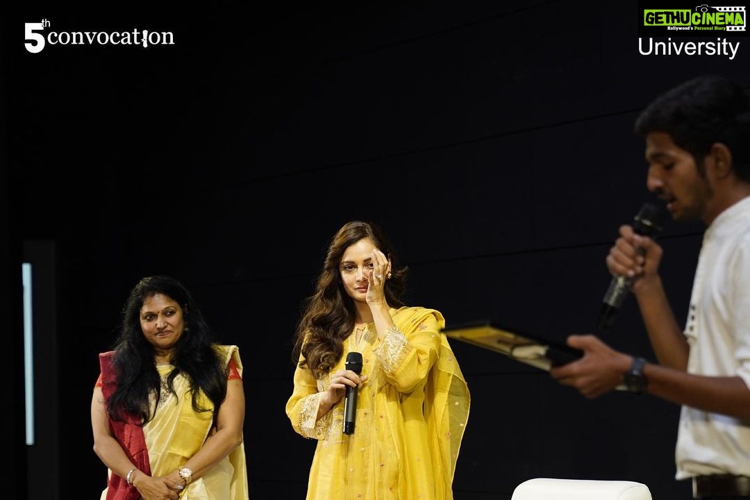 Dia Mirza Instagram - It only takes one โDiaโ to light up an entire room!๐๐ธ Sharing with you a few glimpses from our recently organized PU Talks edition with the guest speaker, Ms. Dia Mirza. From being a phenomenal actress to an active advocate for the environment as well as human rights, Ms. Dia Mirza has done it all with great poise. The PU Talks session consisted of an interactive Q & A segment where our students had the opportunity to discuss important issues and their solutions with the guest. A few students even came up with handmade gifts, art, and self-written poems for her. She then ended the session with an appeal to the youth about being more aware of the importance of environmental conservation. It was filled with love, laughter, learning, and some tears of joy with the big-hearted diva, Dia!โค #diamirza #5thPUConvocation #paruluniversity #PUTalks Vadodara, Gujarat, India