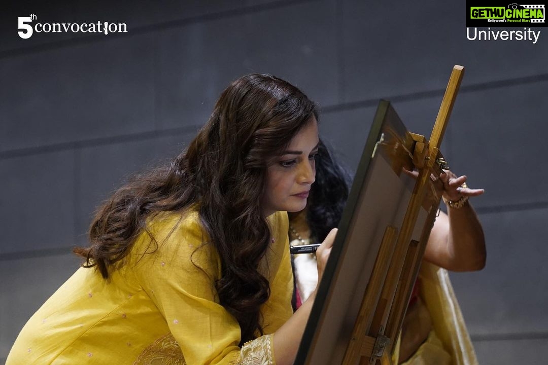 Dia Mirza Instagram - It only takes one โDiaโ to light up an entire room!๐๐ธ Sharing with you a few glimpses from our recently organized PU Talks edition with the guest speaker, Ms. Dia Mirza. From being a phenomenal actress to an active advocate for the environment as well as human rights, Ms. Dia Mirza has done it all with great poise. The PU Talks session consisted of an interactive Q & A segment where our students had the opportunity to discuss important issues and their solutions with the guest. A few students even came up with handmade gifts, art, and self-written poems for her. She then ended the session with an appeal to the youth about being more aware of the importance of environmental conservation. It was filled with love, laughter, learning, and some tears of joy with the big-hearted diva, Dia!โค #diamirza #5thPUConvocation #paruluniversity #PUTalks Vadodara, Gujarat, India