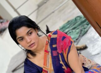 Divya Bharathi Instagram - A saree and a bun >>>>>> everything else!