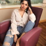 Divya Bharathi Instagram - Just me chilling in my oversized shirt and a baggy jeans🤓 Shot by @frames_by_nithin Mua @oasiaugustina94