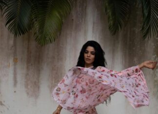 Divya Bharathi Instagram - the passion and the love..... Costume @devraagh Styling @styled_by_arundev Shot by frames_by_nithin MUA @shibin4865 Accessories @touchwood__store Studio @elementsoneastcoast