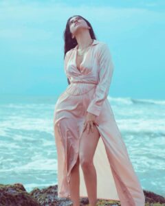Divya Bharathi Instagram - I vibe to the tune of my own peace🤎